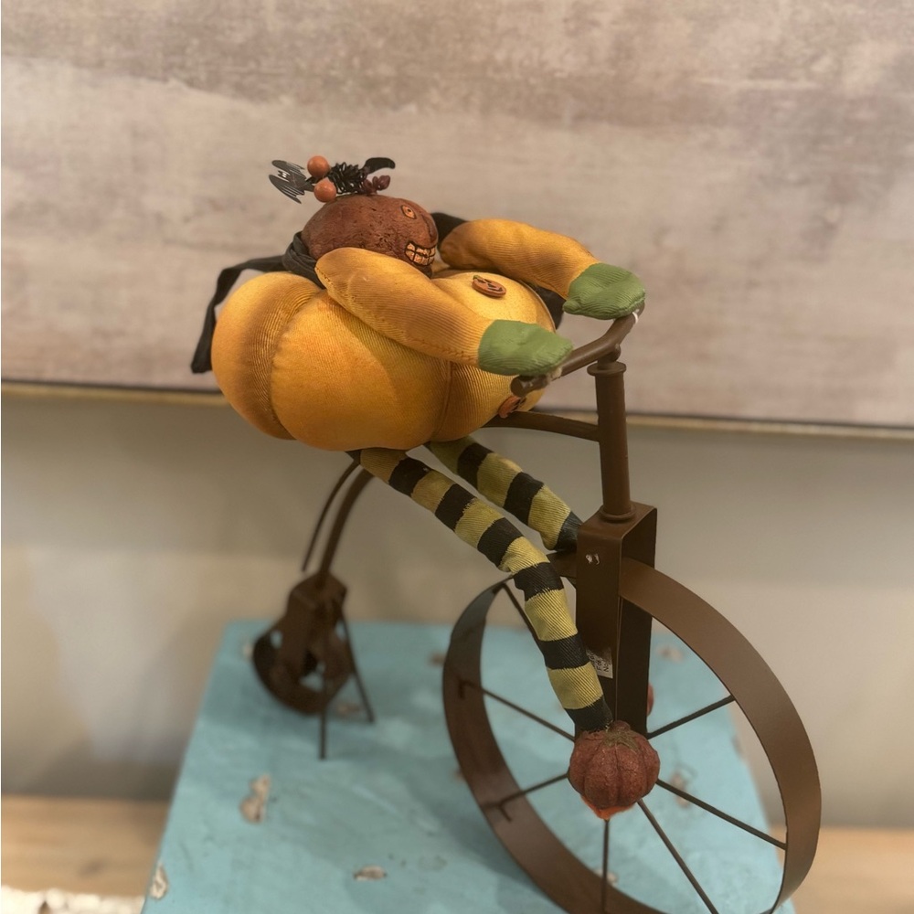 🎃Halloween Decor🎃 Includes a Pumpkin Doll on Bicycle and a standing Pumpkin Man - Picture 9 of 14